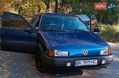 Седан Volkswagen Passat 1989 в Ровно
