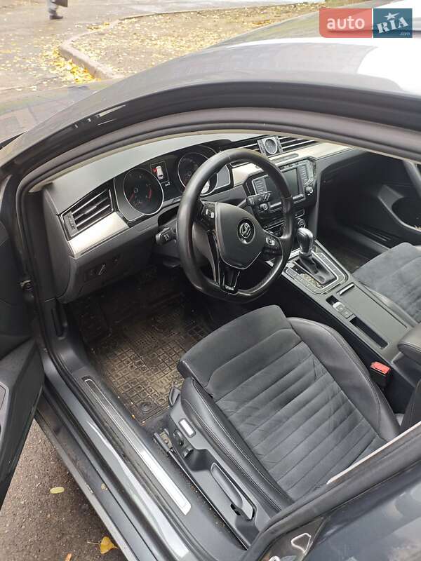 Універсал Volkswagen Passat 2016 в Дніпрі