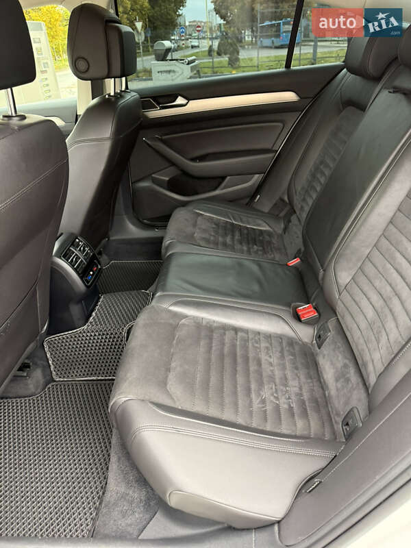 Седан Volkswagen Passat 2015 в Ужгороде