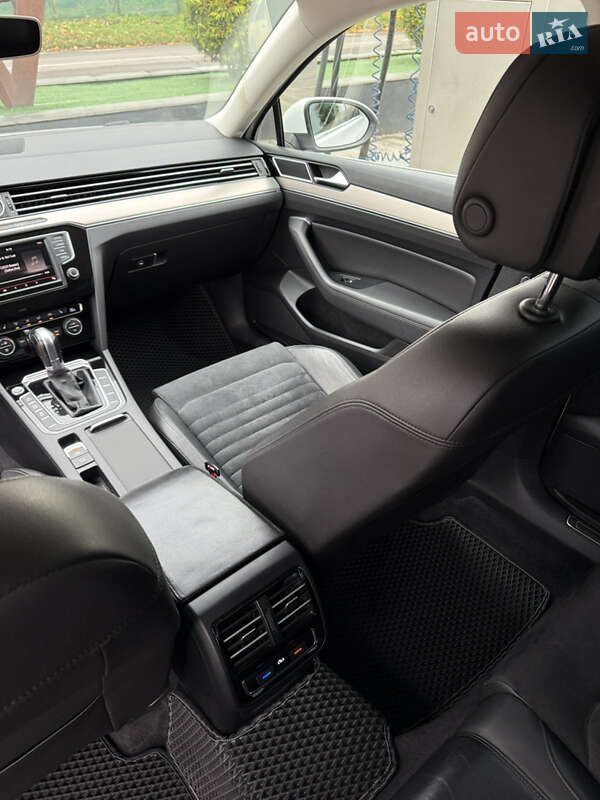 Седан Volkswagen Passat 2015 в Ужгороде