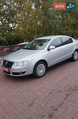 Седан Volkswagen Passat 2009 в Ровно