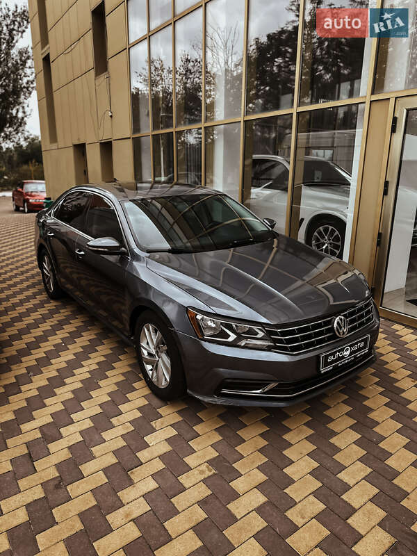 Седан Volkswagen Passat 2017 в 