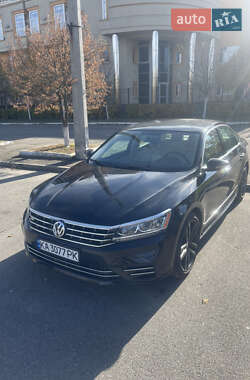 Седан Volkswagen Passat 2016 в Киеве