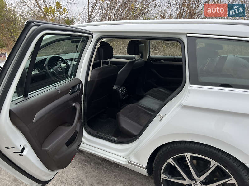 Універсал Volkswagen Passat 2015 в Рокитному