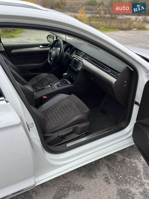 Універсал Volkswagen Passat 2015 в Рокитному