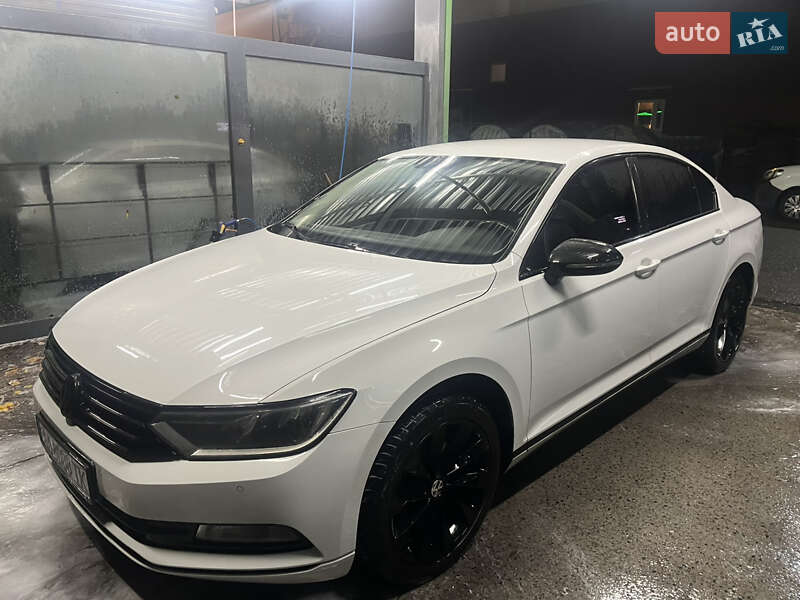 Седан Volkswagen Passat 2016 в Киеве
