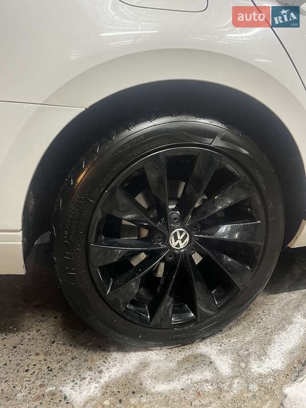 Седан Volkswagen Passat 2016 в Киеве