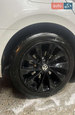 Седан Volkswagen Passat 2016 в 