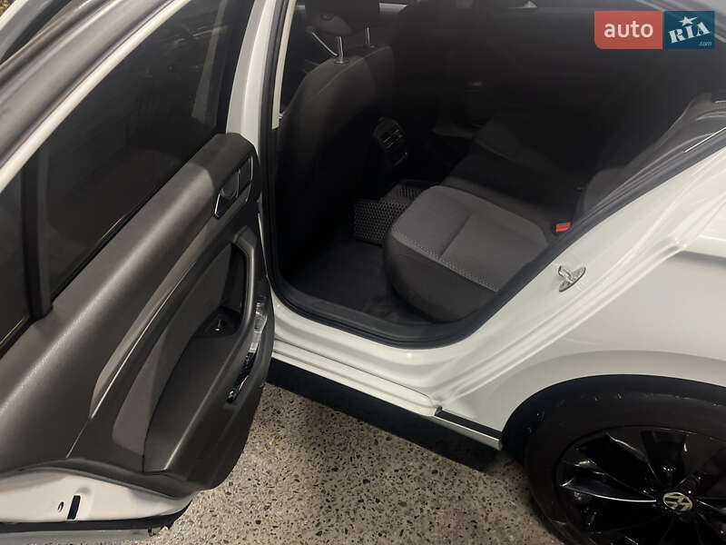 Седан Volkswagen Passat 2016 в Киеве