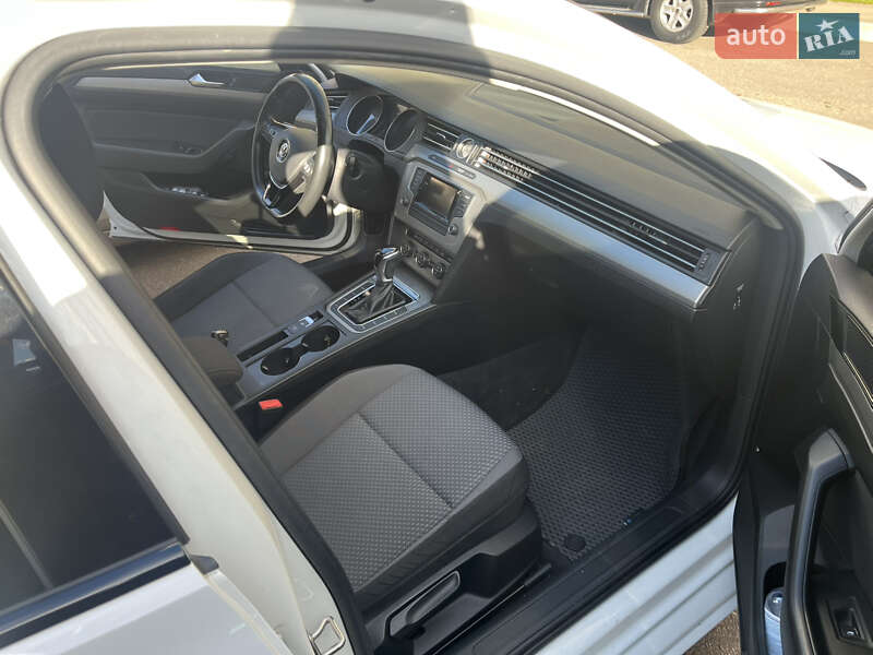 Седан Volkswagen Passat 2016 в Киеве