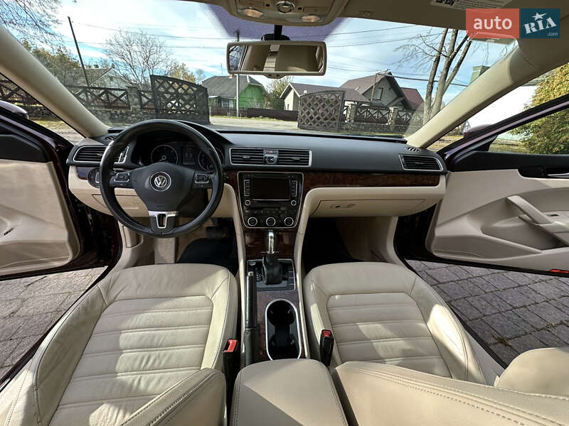 Седан Volkswagen Passat 2013 в Брошневі-Облозі