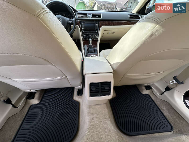 Седан Volkswagen Passat 2013 в Брошневі-Облозі