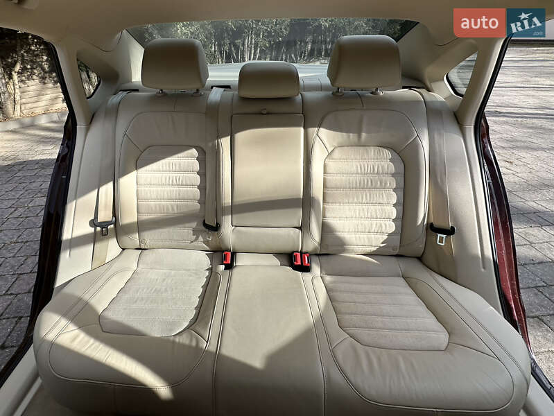 Седан Volkswagen Passat 2013 в Брошневі-Облозі