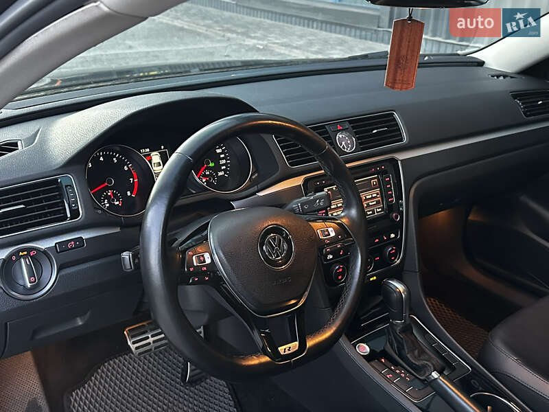 Седан Volkswagen Passat 2016 в Киеве