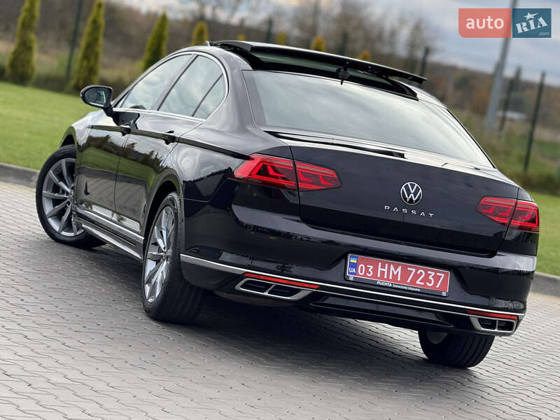 Седан Volkswagen Passat 2022 в Луцьку
