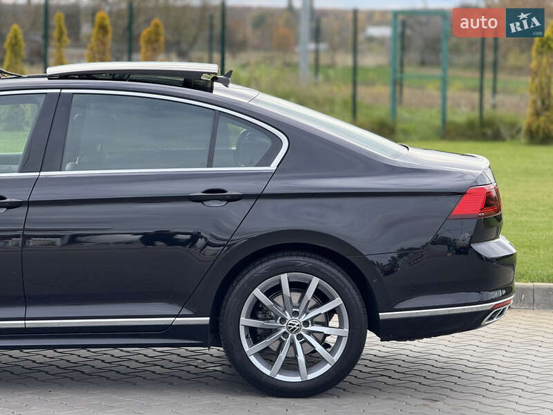 Седан Volkswagen Passat 2022 в Луцьку