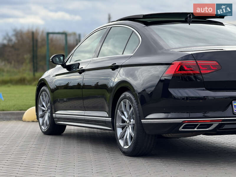 Седан Volkswagen Passat 2022 в Луцьку