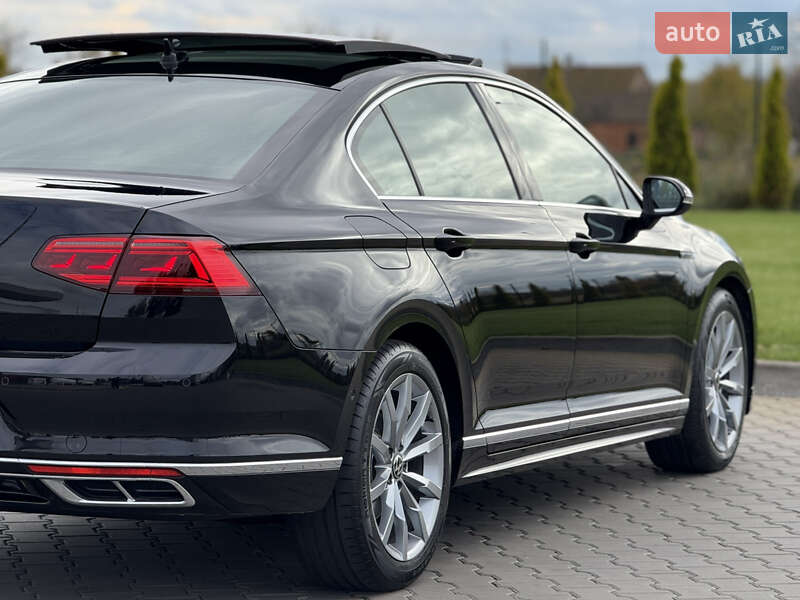 Седан Volkswagen Passat 2022 в Луцьку