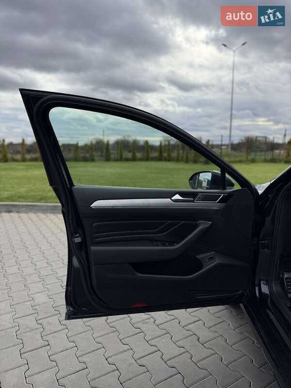 Седан Volkswagen Passat 2022 в Луцьку