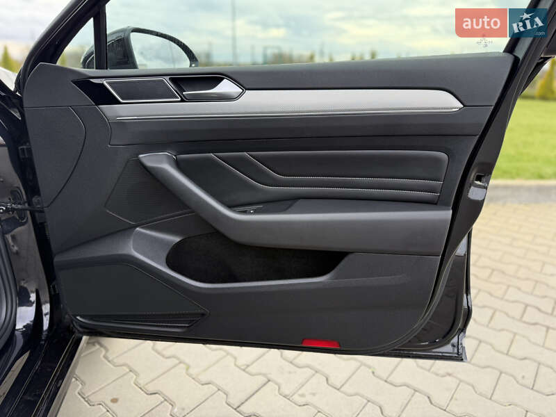 Седан Volkswagen Passat 2022 в Луцьку