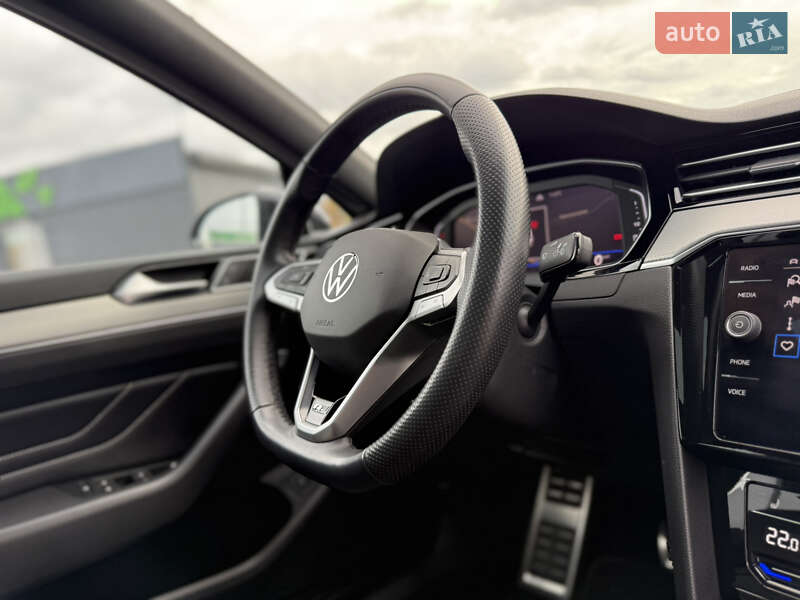Седан Volkswagen Passat 2022 в Луцьку