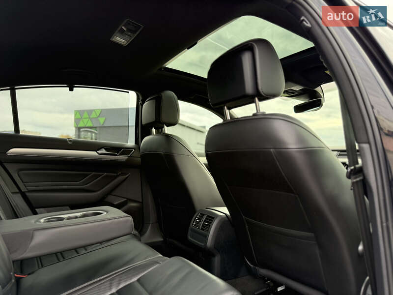 Седан Volkswagen Passat 2022 в Луцьку