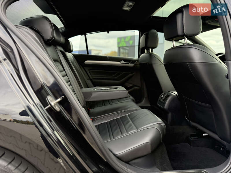 Седан Volkswagen Passat 2022 в Луцьку