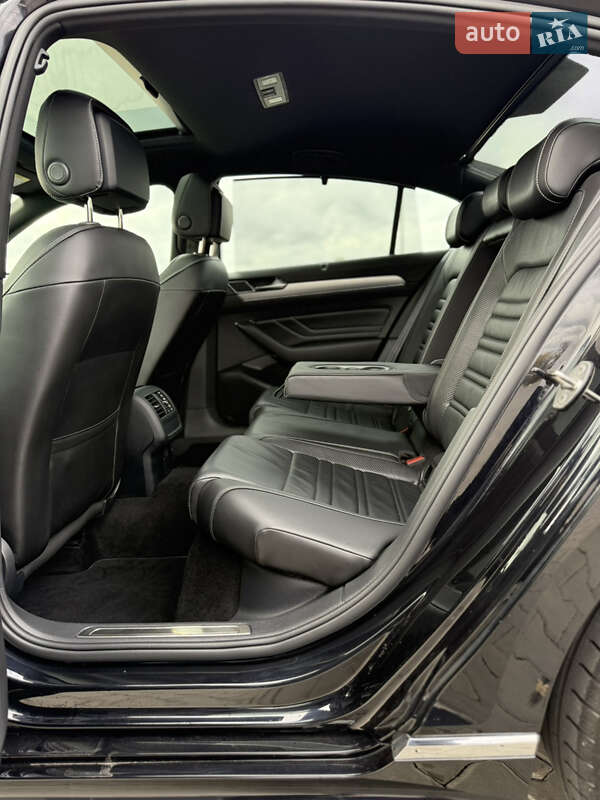 Седан Volkswagen Passat 2022 в Луцьку