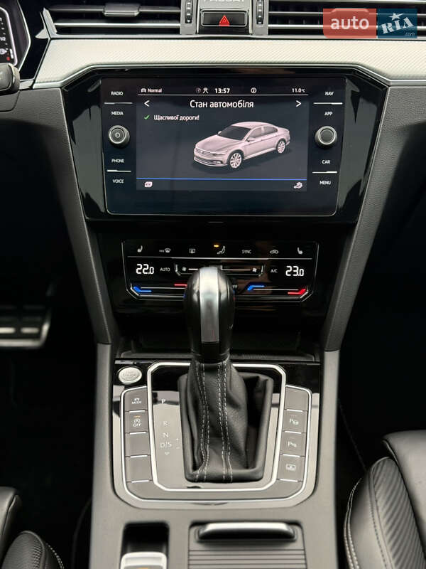 Седан Volkswagen Passat 2022 в Луцьку