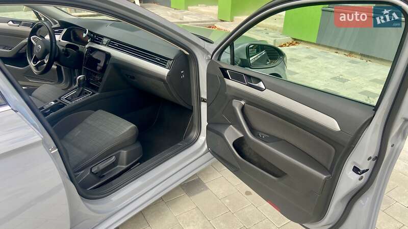 Універсал Volkswagen Passat 2022 в Тернополі