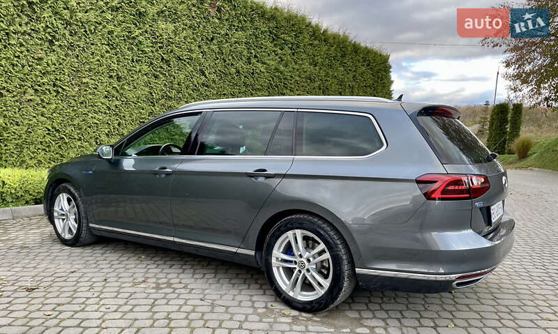 Универсал Volkswagen Passat 2016 в Рогатине