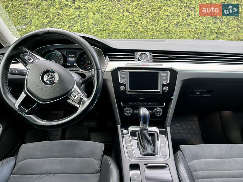 Универсал Volkswagen Passat 2016 в Рогатине