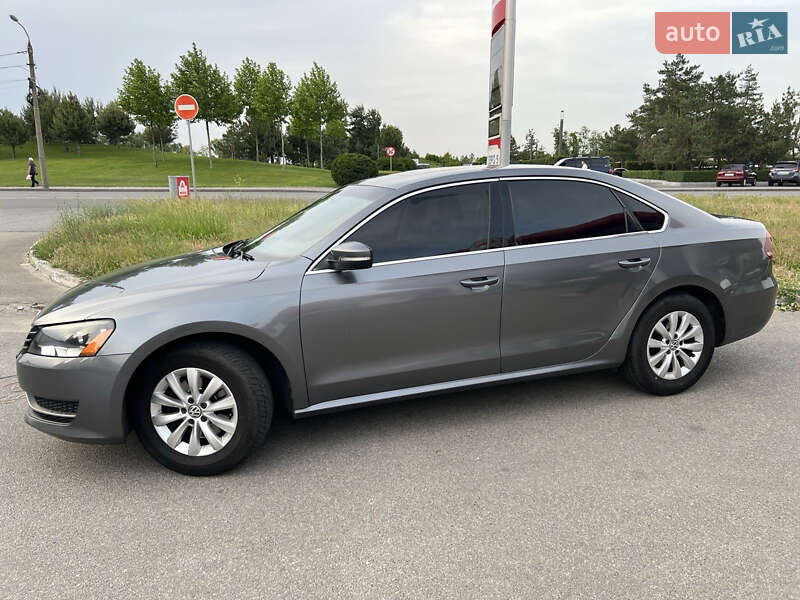 Седан Volkswagen Passat 2013 в Днепре