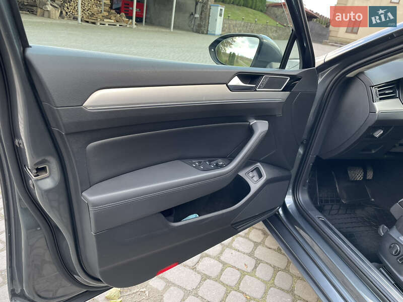 Универсал Volkswagen Passat 2016 в Рогатине