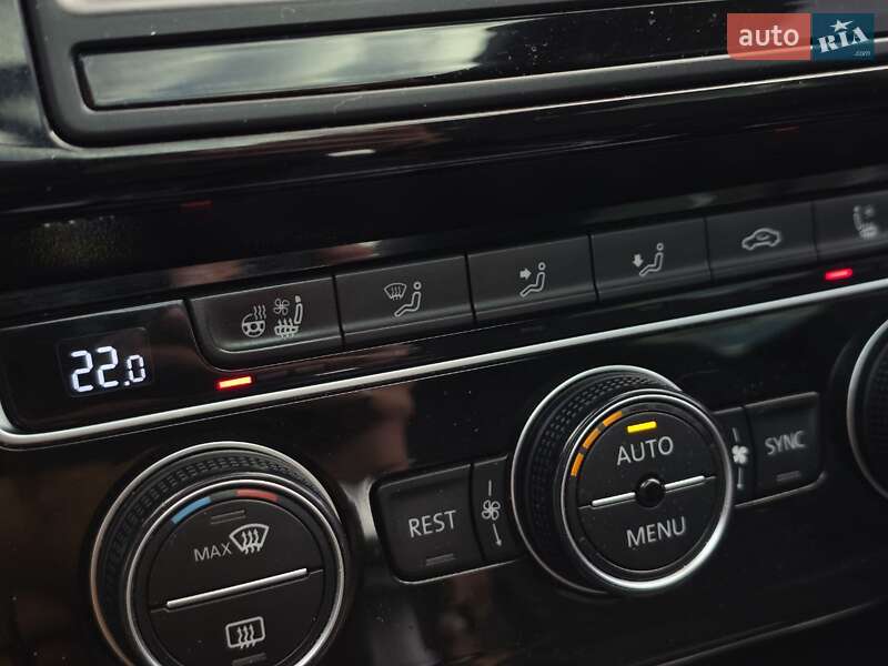 Універсал Volkswagen Passat 2015 в Тернополі