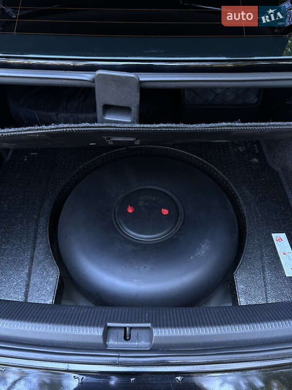 Седан Volkswagen Passat 2012 в Броварах