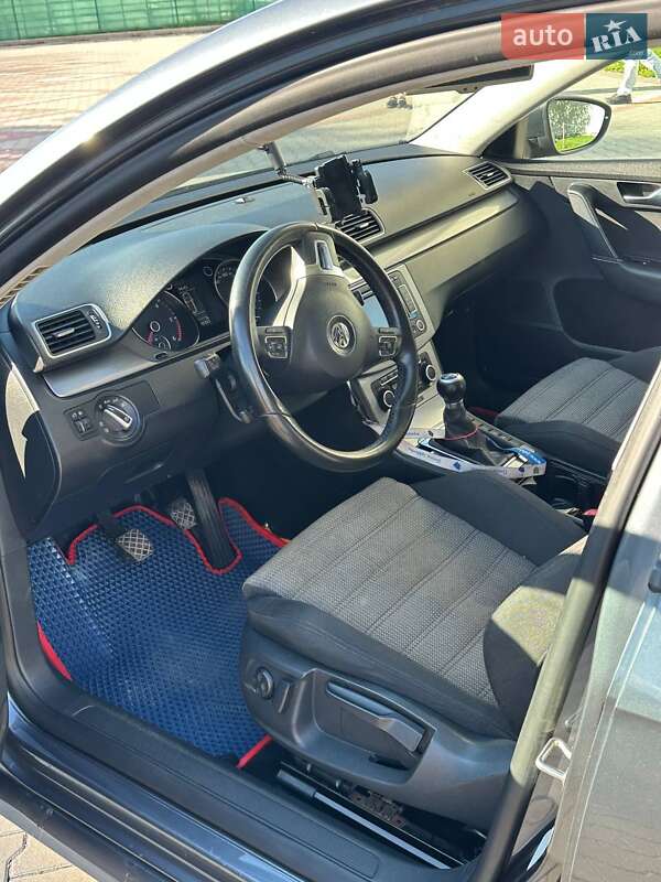 Універсал Volkswagen Passat 2011 в Хмельницькому