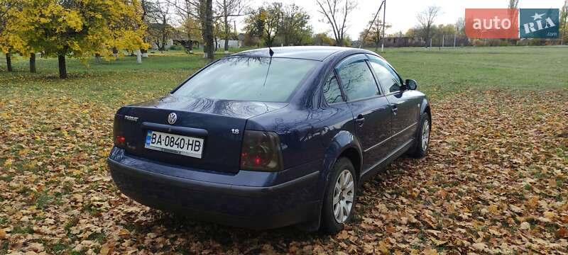 Седан Volkswagen Passat 2000 в Новоукраинке