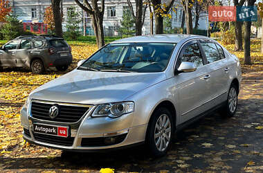 Седан Volkswagen Passat 2008 в Киеве