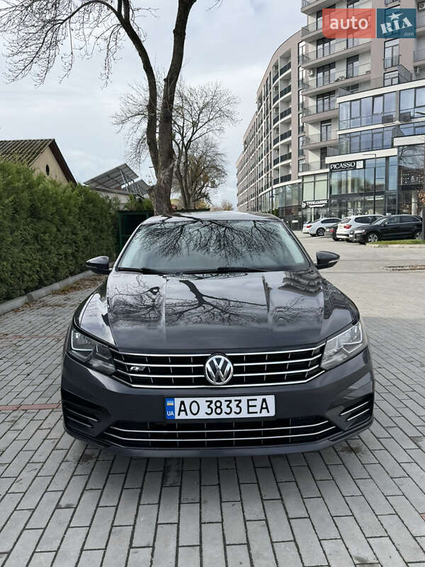 Седан Volkswagen Passat 2016 в Ужгороде