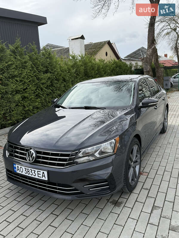 Седан Volkswagen Passat 2016 в Ужгороде