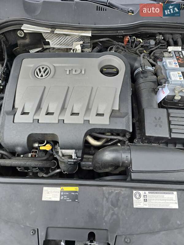 Універсал Volkswagen Passat 2014 в Запоріжжі