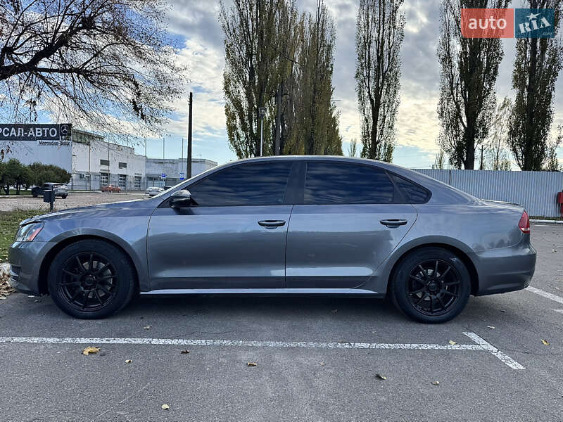 Седан Volkswagen Passat 2011 в Києві