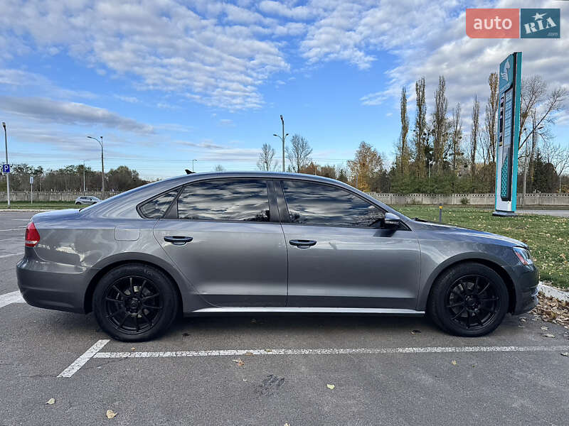 Седан Volkswagen Passat 2011 в Києві