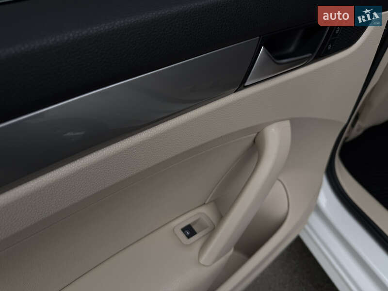 Седан Volkswagen Passat 2015 в Одессе