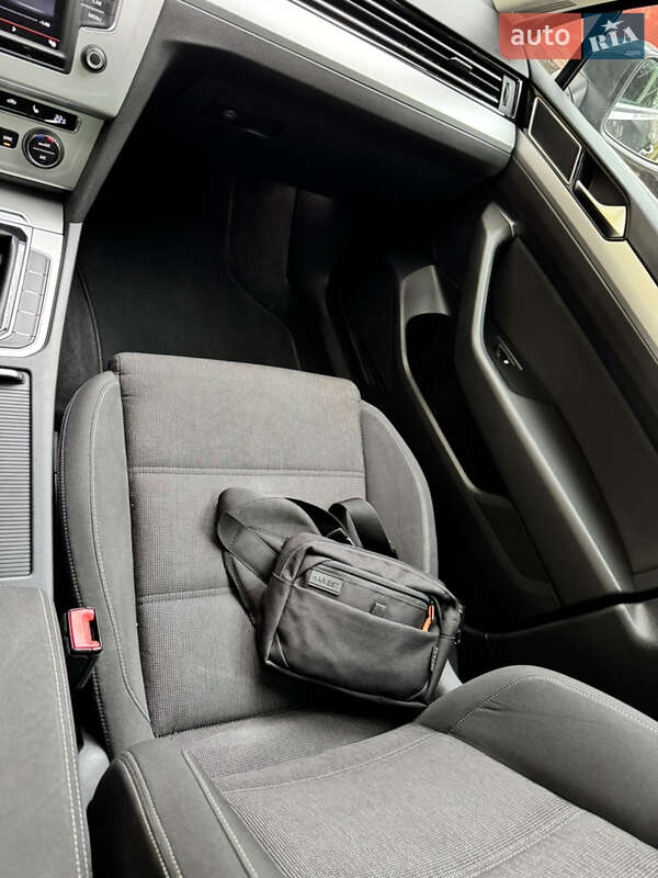 Универсал Volkswagen Passat 2015 в Ровно