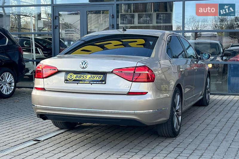 Седан Volkswagen Passat 2015 в Ивано-Франковске