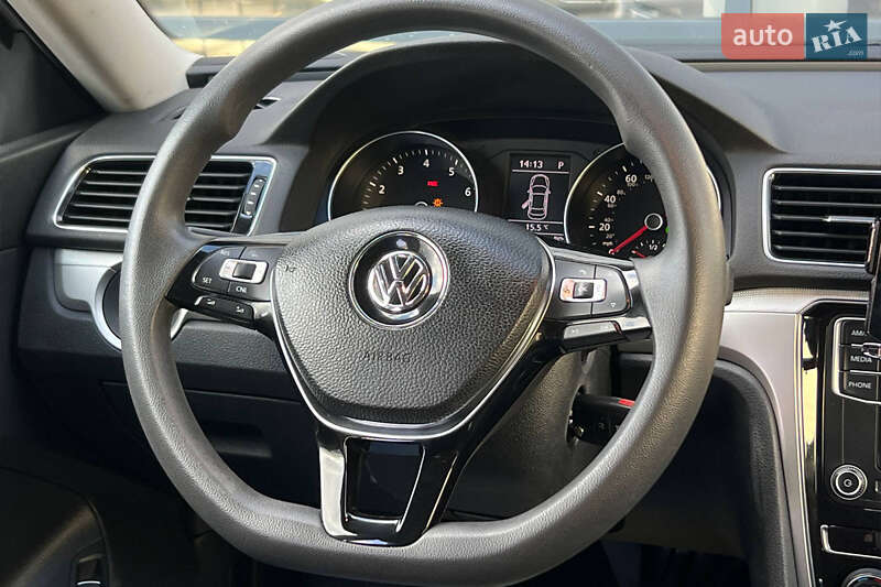 Седан Volkswagen Passat 2015 в Ивано-Франковске