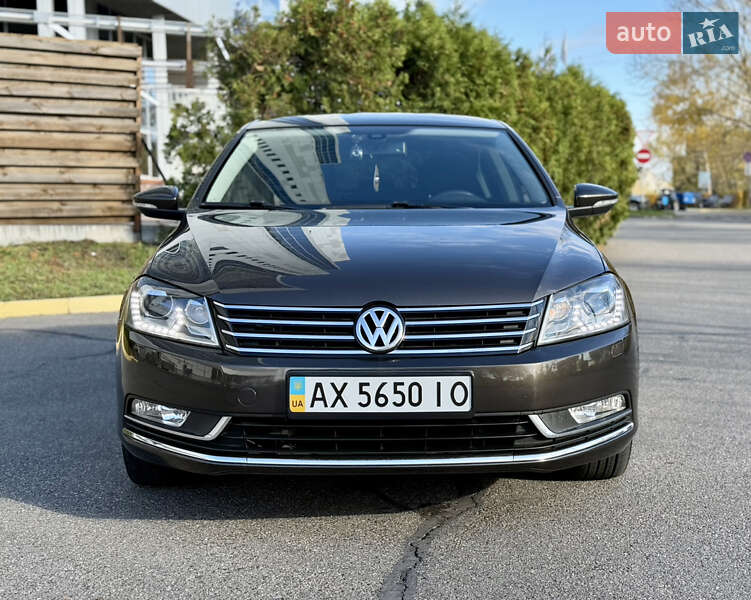 Седан Volkswagen Passat 2011 в Киеве
