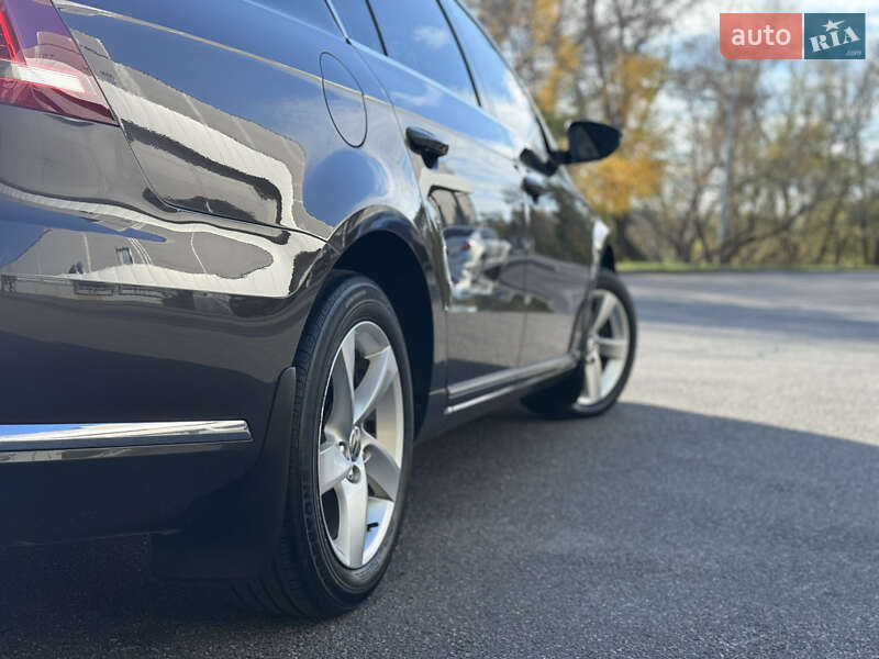 Седан Volkswagen Passat 2011 в Киеве